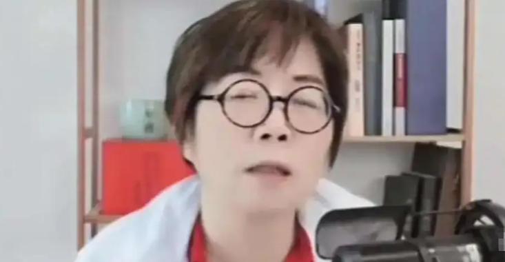 黄智贤女士终于放开格局。近日，黄智贤女士在其微博上回应馆长陈之汉，强调“”双方