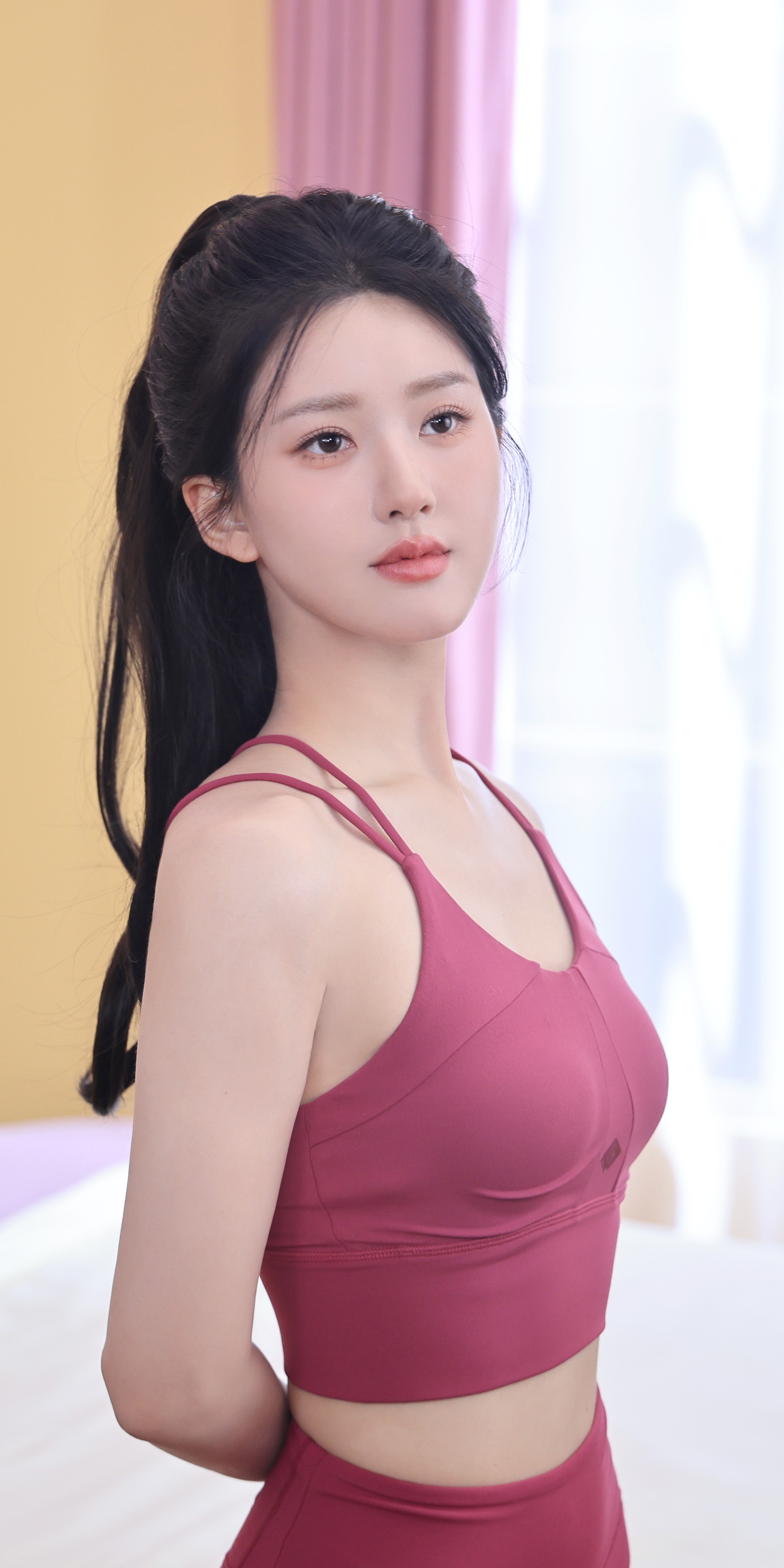 赵露思壁纸精选：健身的小姐姐好身材