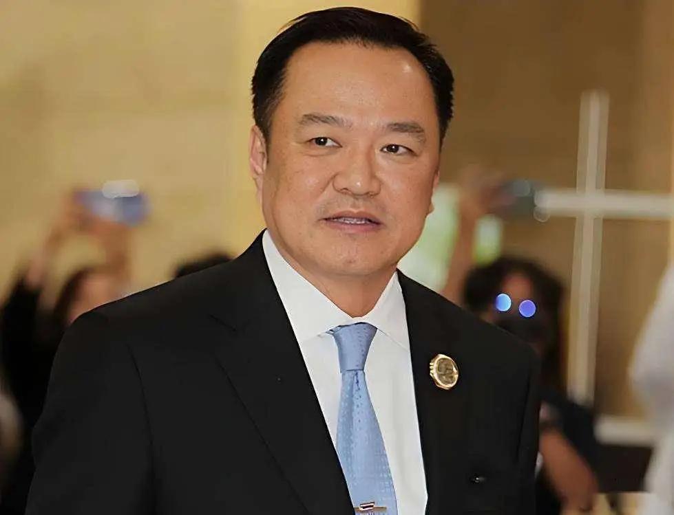 阿努廷这趟中国之行，干了一件让不少外交官都得服气的事儿，唱了首歌。 7月20