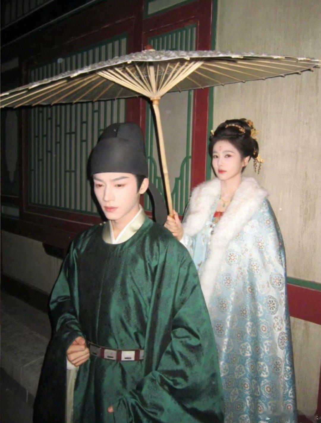 白鹿去探班王星越了白鹿王星越的友谊99，让我们一起期待他们的《唐宫奇案》吧，男帅