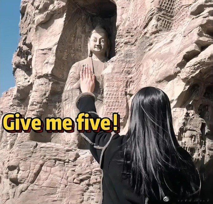 以前的旅行方式：各种超绝转场把氛围感拉满；现在的旅游方式：在好看和好玩之间选择了