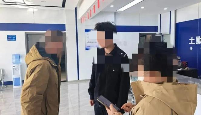 内蒙古呼和浩特，一男子买彩票中了奖，由于太过激动，竟将彩票拍照后，发在小区业主群