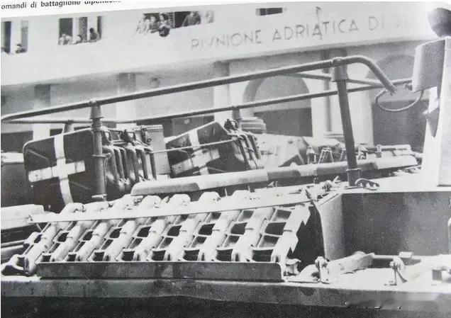 1941年，在的黎波里一辆三号坦克从天线来看，这显然是一辆指挥坦克。它们