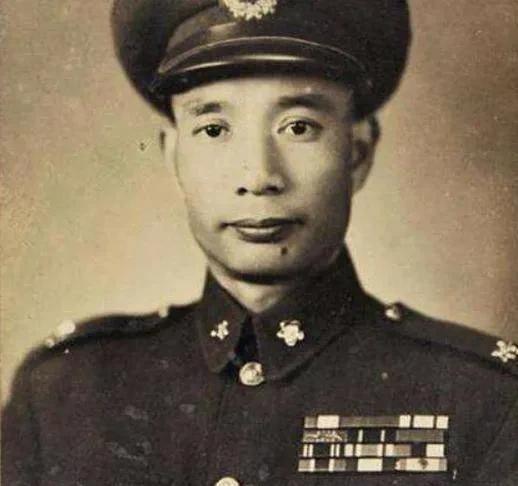 1974年11月17日，台湾“陆军总司令”黄杰走进一个小破屋，床上有一具尸体，等