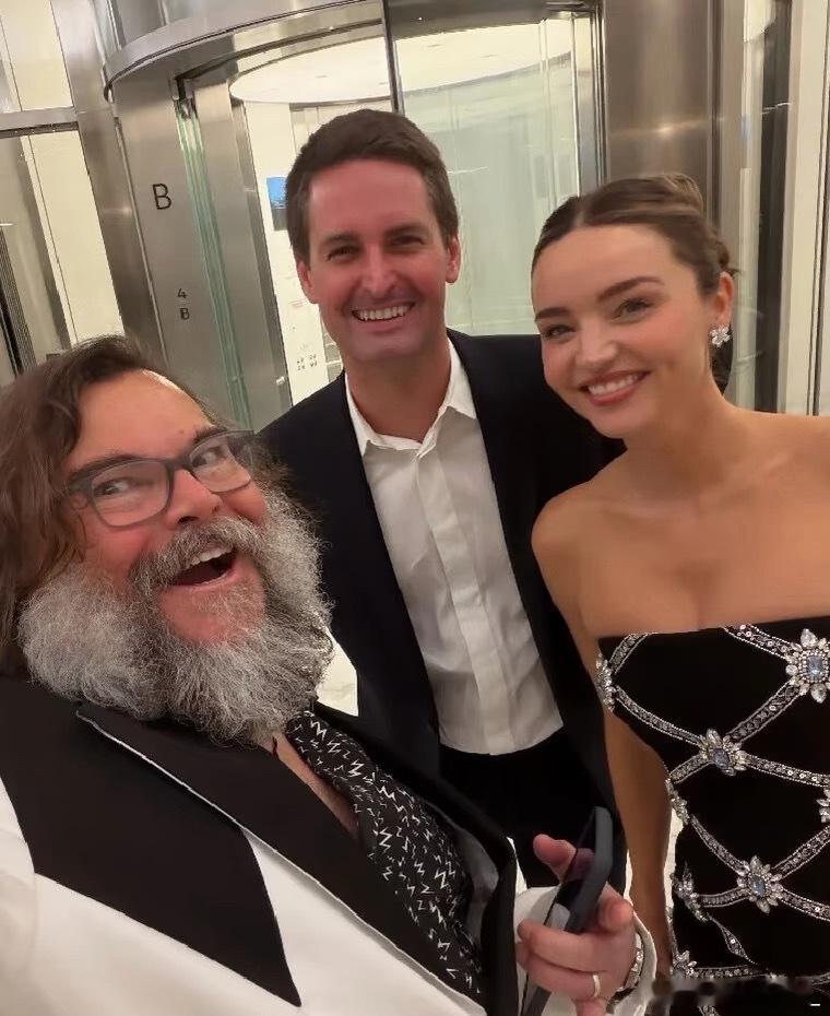 米兰达可儿，金熙英都是二婚，她们聪明的点在于每任都是货真价实的富人，底蕴厚实。孙菲菲，大s，台湾很多