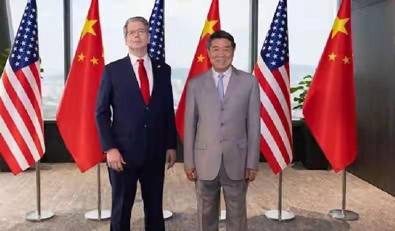 中美各退三步,中方暂停实施稀土出口管制新规,但仍“留了一手”10月30日,中国