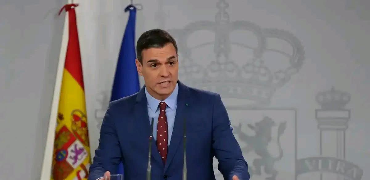 内塔尼亚胡快被这个男人气炸了。他就是西班牙首相桑切斯，他在面对媒体时说到