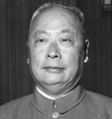 1949年陈毅微服下馆子，服务员一句奇怪的吆喝让他当场拍桌子：把你们老板叫来！