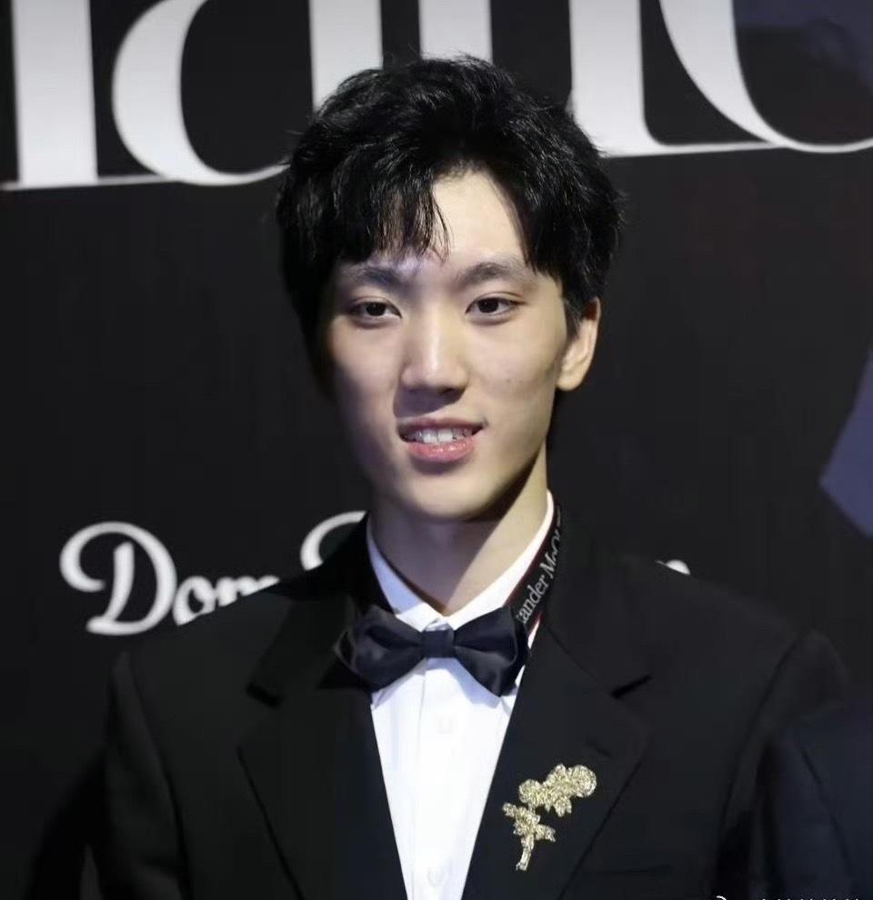 张艺谋儿子拍电影了电影圈，全被这些星二代，富二代，官二代，围成一个圈，需要票房的
