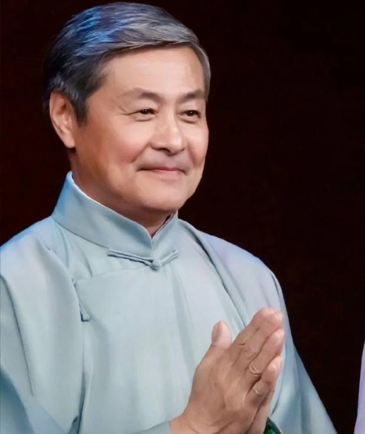 1988年，相声演员刘伟不顾师父反对，坚决要出国发展，马季大怒:“走了就别回来”