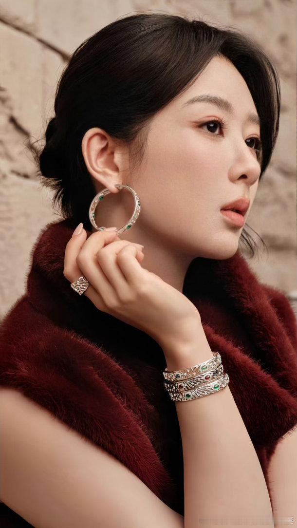 杨紫💜杨紫董竹君💜‍杨紫玉兰花开君再来要像向日葵一样，浑身充满了阳光的