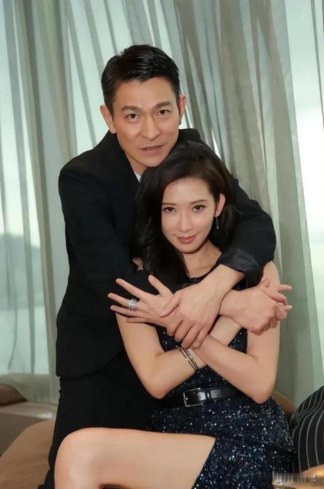 2019年，林志玲大婚，请了半个娱乐圈，却唯独没有请刘德华，刘德华生气地问她:“