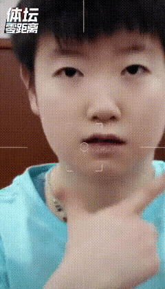 终于理解了佳佳说的那句，丢啥不能丢手机了。看莎莎拿着直接怼脸拍，一点也不管队友