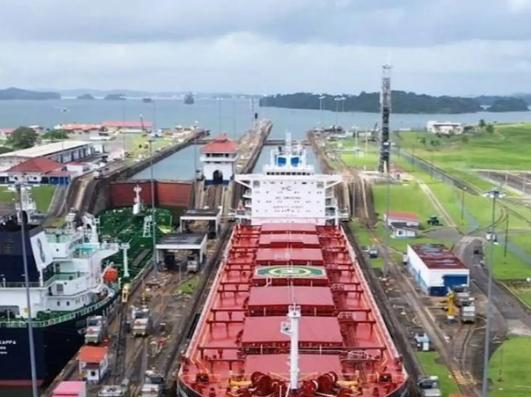 国际航运业权威媒体《劳氏日报》报道：所有挂着巴拿马国旗的船只，只要进入中国港口，