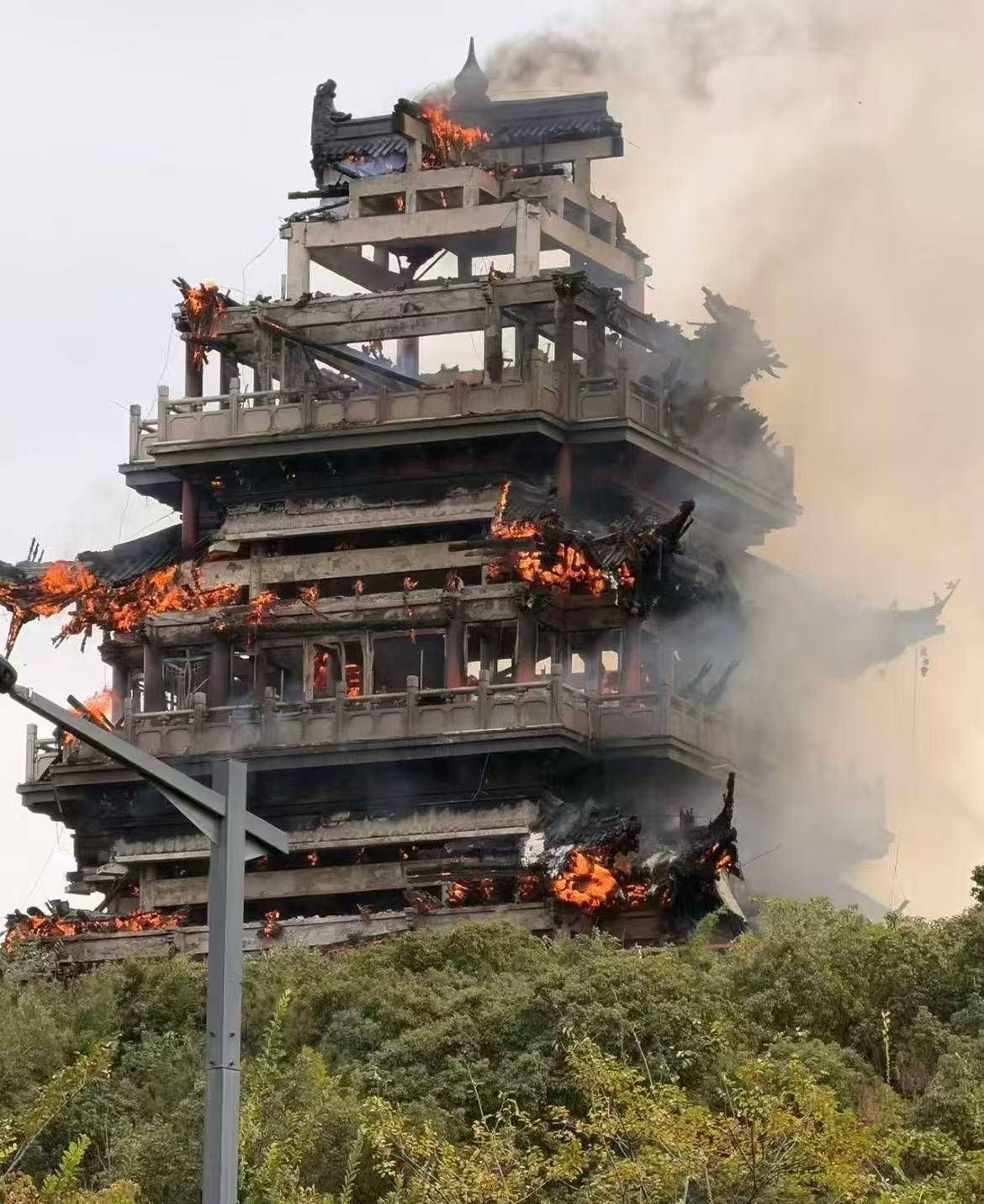 大家都散了吧都被永庆寺给耍了以为11天前消防演练完能大吉，没想到演练完之后没