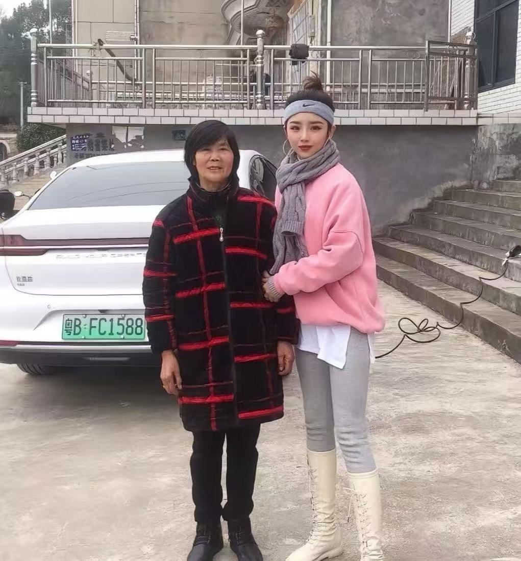 五年前和姥姥，五年后和姥姥，越孝顺越幸运，越努力越幸运！