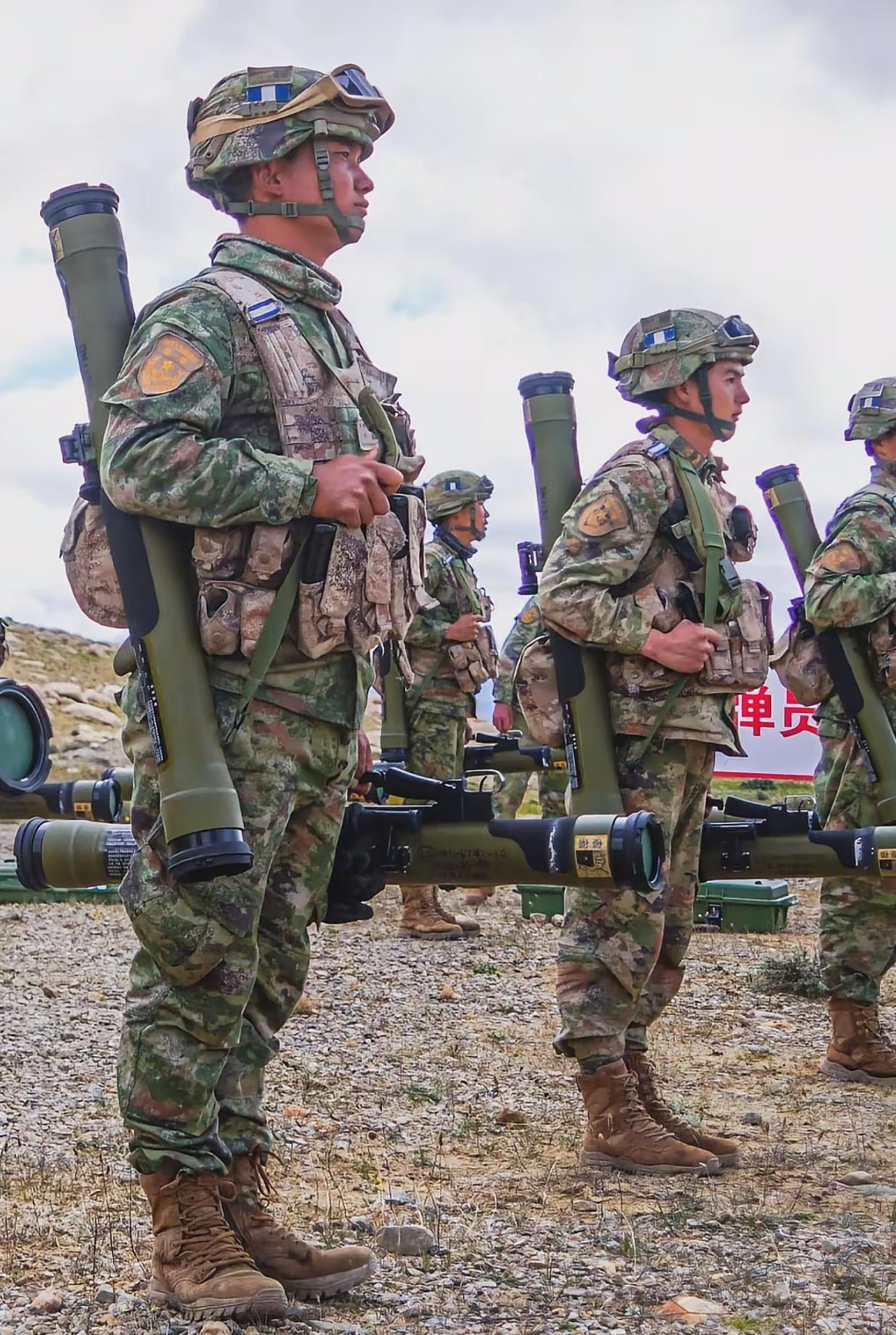 感觉现在步枪已经成为防御性武器了！之前看过一个军事采访，一个首长说现在枪是给战