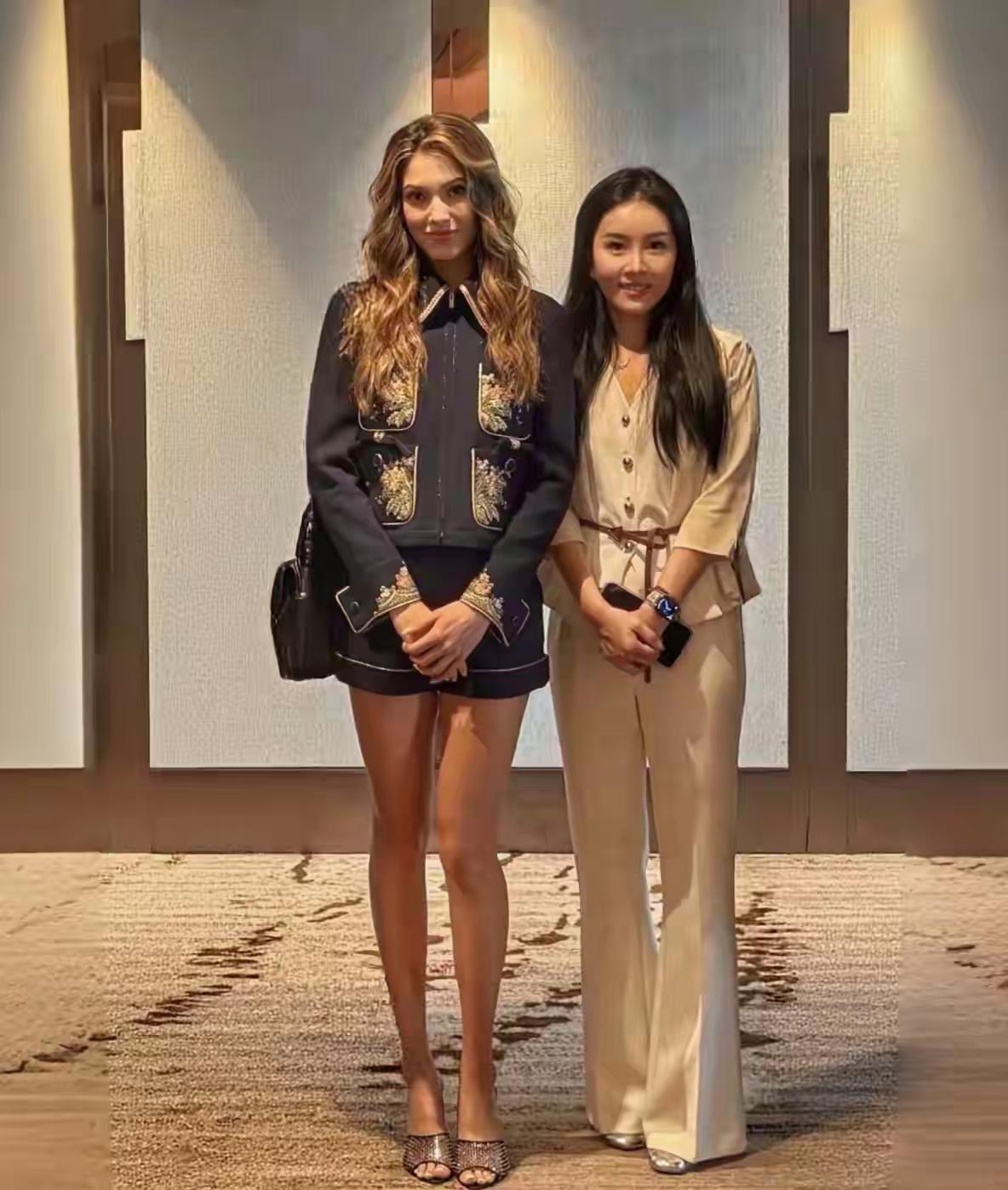 果然美女的朋友都是美女。