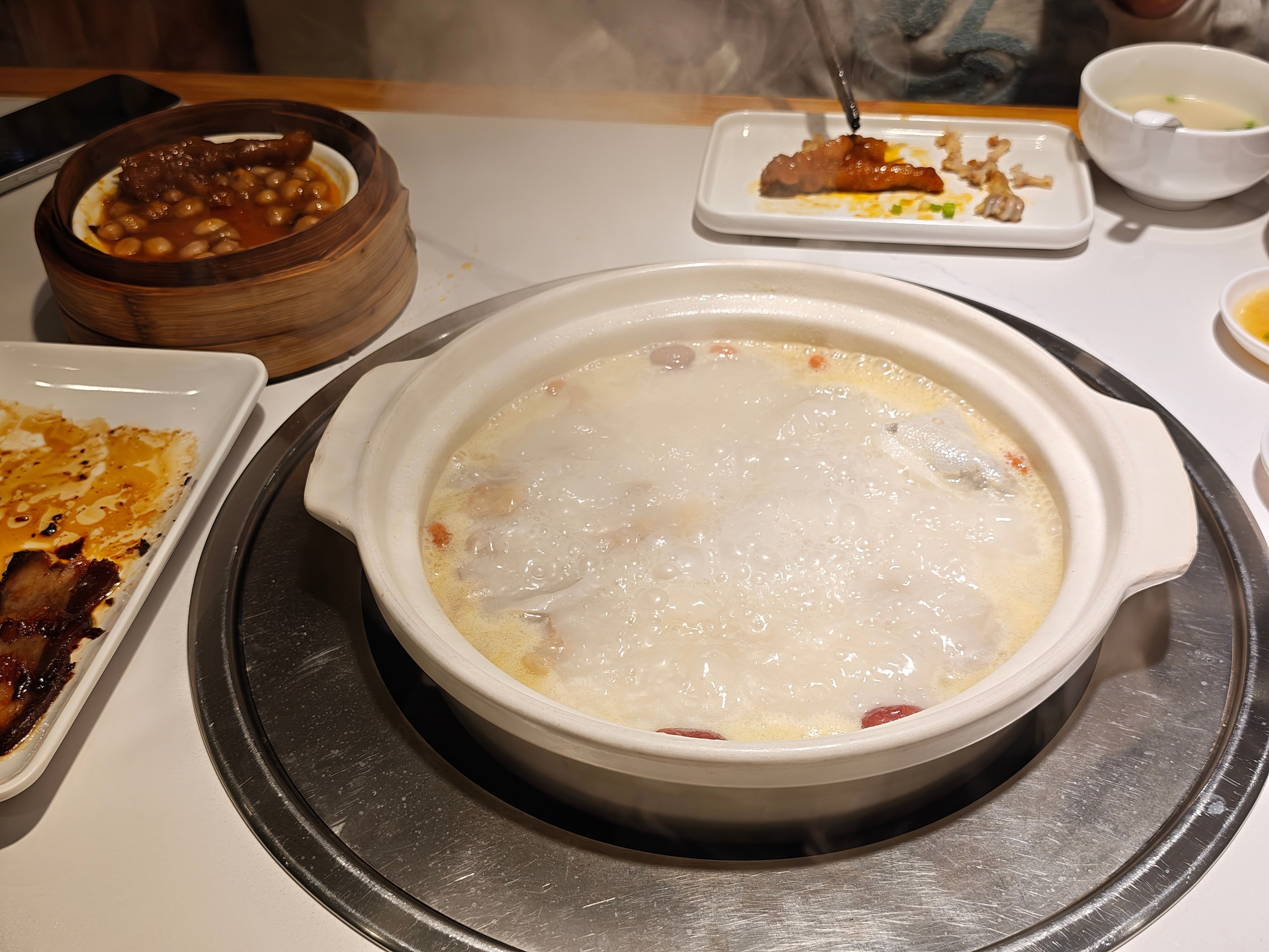 大冬天的来一锅猪肚鸡汤真舒服啊。