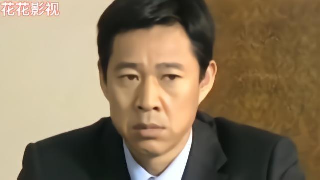 26分的人，被要求先传球再进攻。持球攻坚的绝活，被教练当众喊停。扭头就让