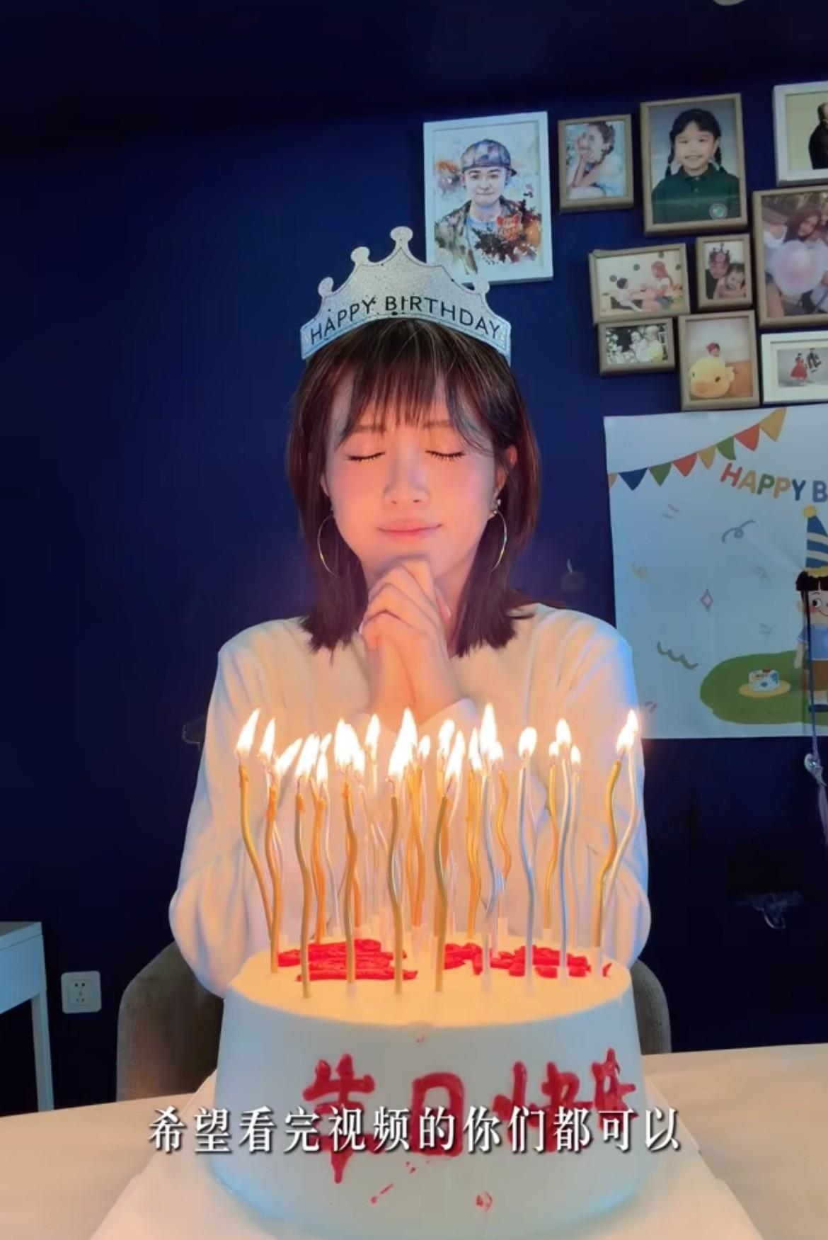 最近一段旧采访被翻出来，42岁的包贝尔被问到“50岁不要老婆了怎么办”，他当着镜