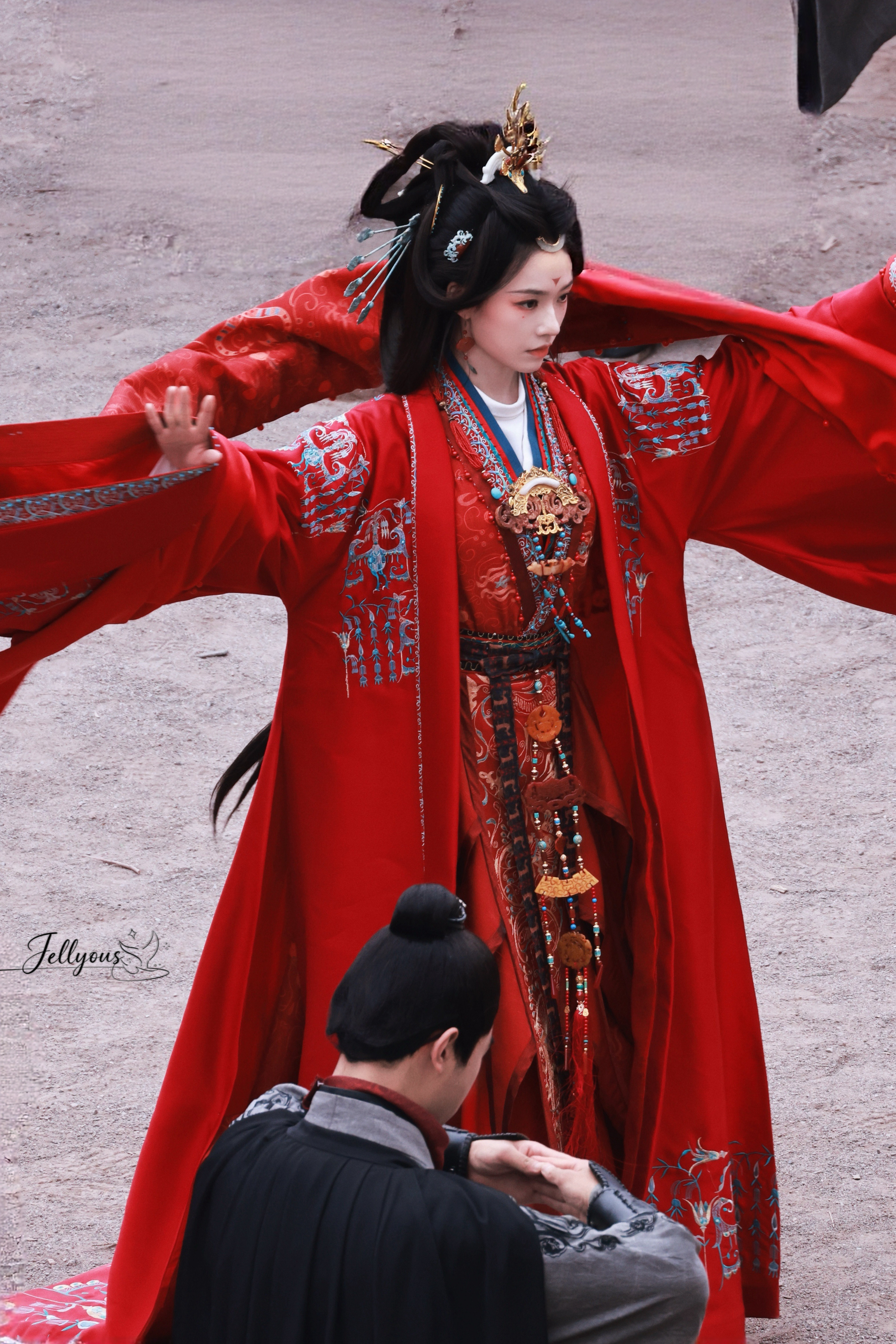 ！！！好漂亮又特别的大婚造型～～～林允《归鸾》☽嫁衣