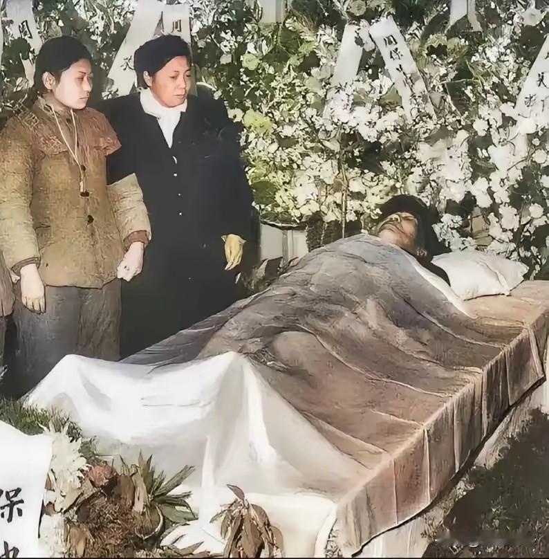 周保中将军，是顶天立地的抗日英雄，正如他的名字一样，保护中国，抗击外敌入侵，我们