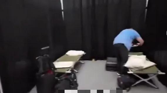 这次安克雷奇的美俄峰会，赶上了阿拉斯加的旅游旺季，酒店都被订满了，美方给俄罗斯记