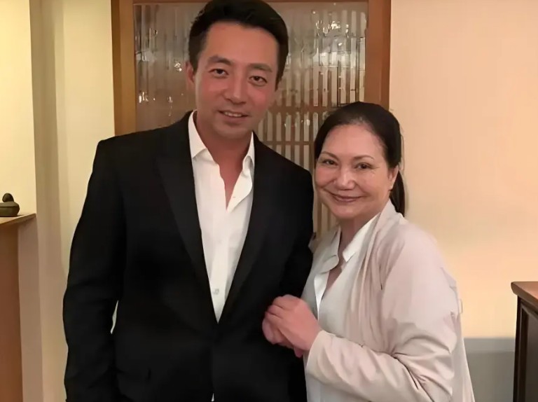 S妈自曝已被汪小菲拉黑！ 拉黑好，免得汪小菲太善良厚道。 以后经常问汪小