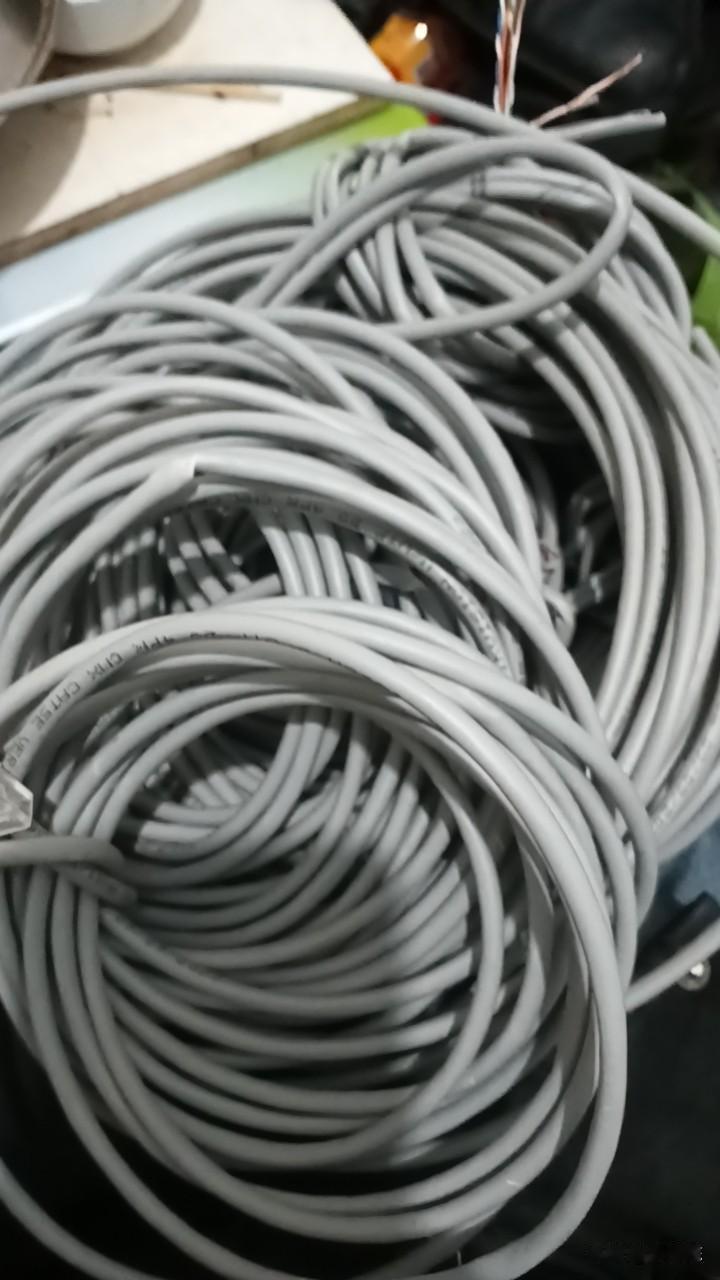 一个周末过完，铜价九万过十万一吨了，年初还是六万多一吨的。合五十块钱一斤了，废旧