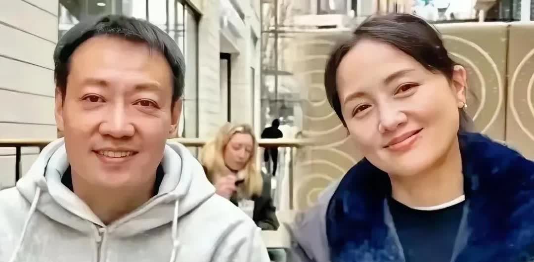 辛柏青说，别在信网上的那些谣言，都是假的，捐钱捐角膜骨灰撒入大海，没有这回事，媛