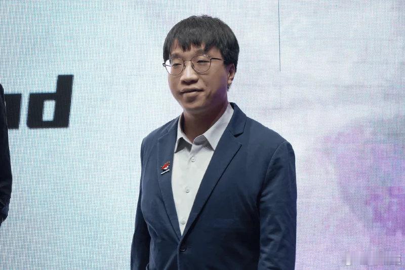 we和al的获胜完全证明了LPL有些教练真该反思了！现在的LPL不再需要用来点外