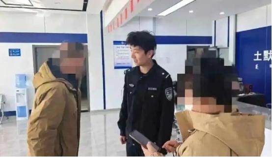 内蒙古一男子彩票中奖，由于太兴奋，竟然将彩票拍照，发在业主群分享，狠狠炫耀了一番