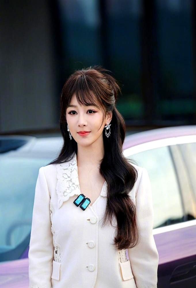 29集亲了50次这密度把杨紫亲到缺氧，收工得先蹲路边喘五分钟。肖