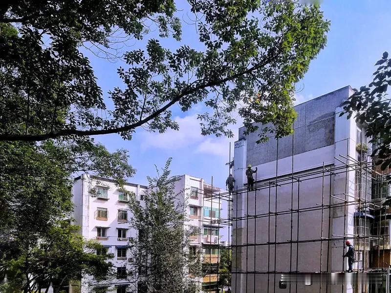 某地区装修工程梳理，排名靠前的项目：老旧小区改造某单位改造提升改造企业办