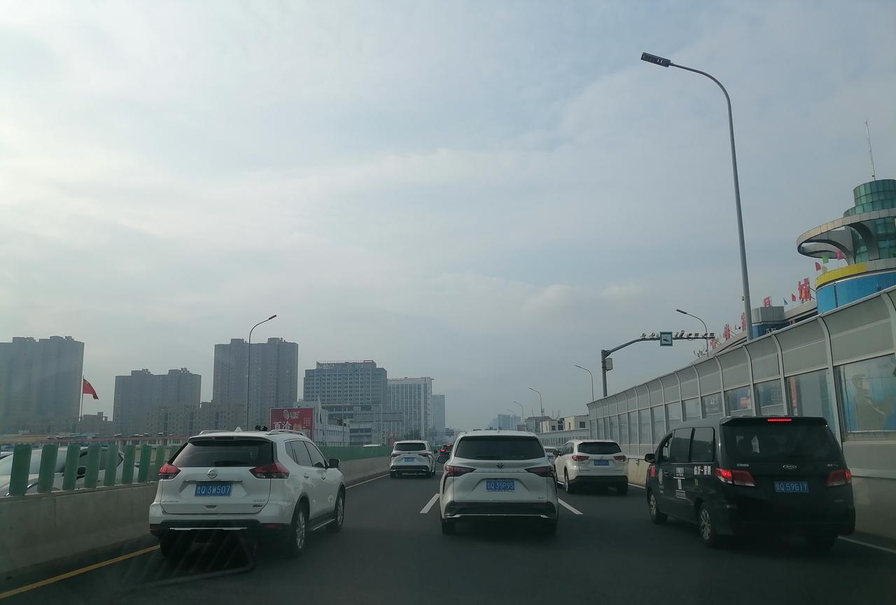 我是不是有点“二”啊？每月59元套餐，只有10G手机流量，已经用了很多年了。