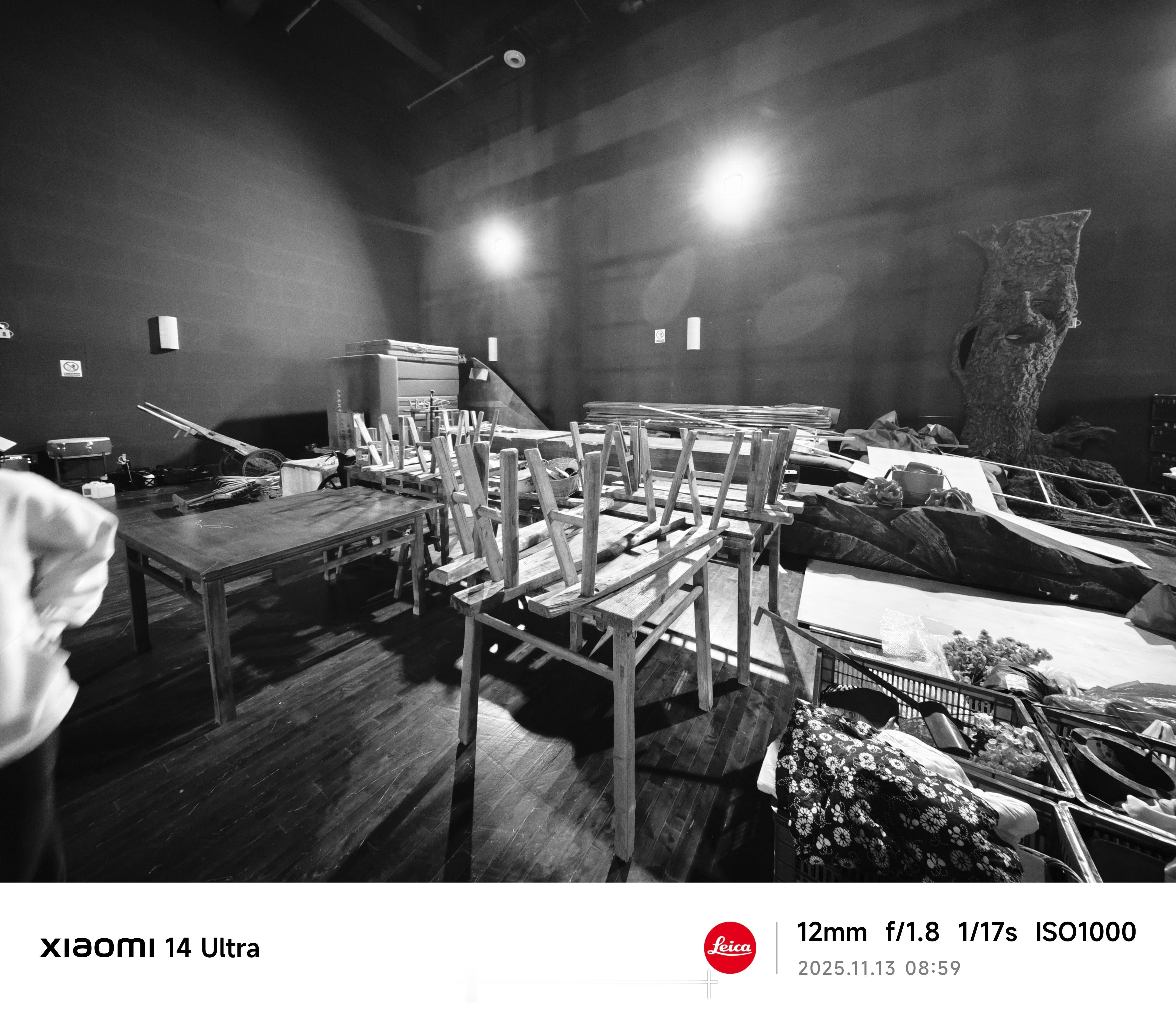 早，今天进小剧场布置道具。距离毕业大戏演出，还有4天。