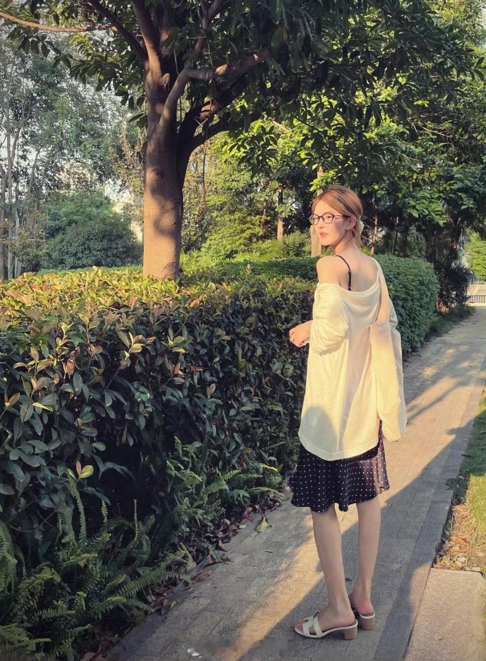 赵露思抖音更新生活照一波～​​​