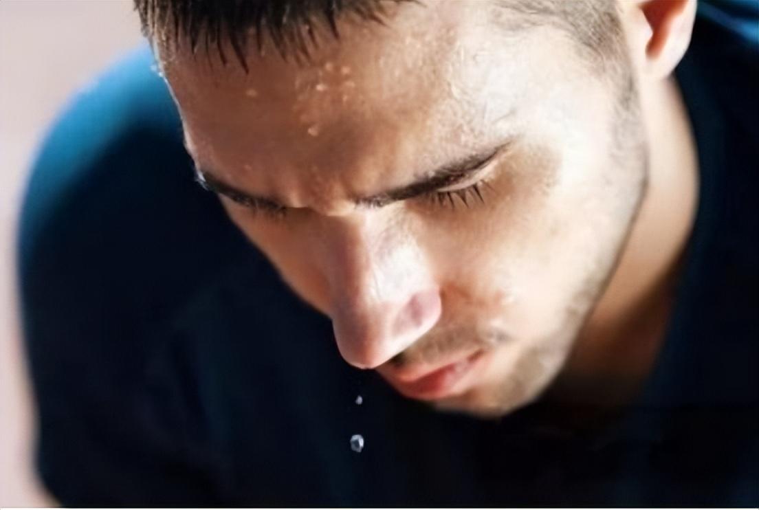 体内有“艾滋”的人，从感染到死亡会经历3个阶段，看完真的痛心艾滋病病毒感染之