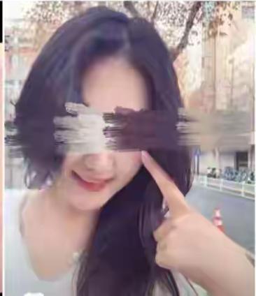 杭州这个被面馆顾客骚扰的女孩的确挺漂亮，餐馆的人灌了点马尿，就狂妄的不知道自己姓