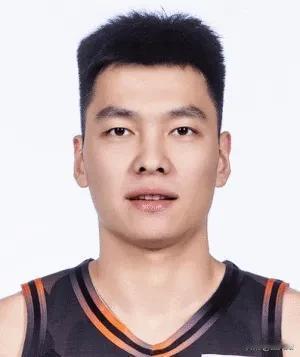 陈培东怎么下降成这样了？他才26岁啊。我记得他以前三分挺准的啊，但凡他今天能进一