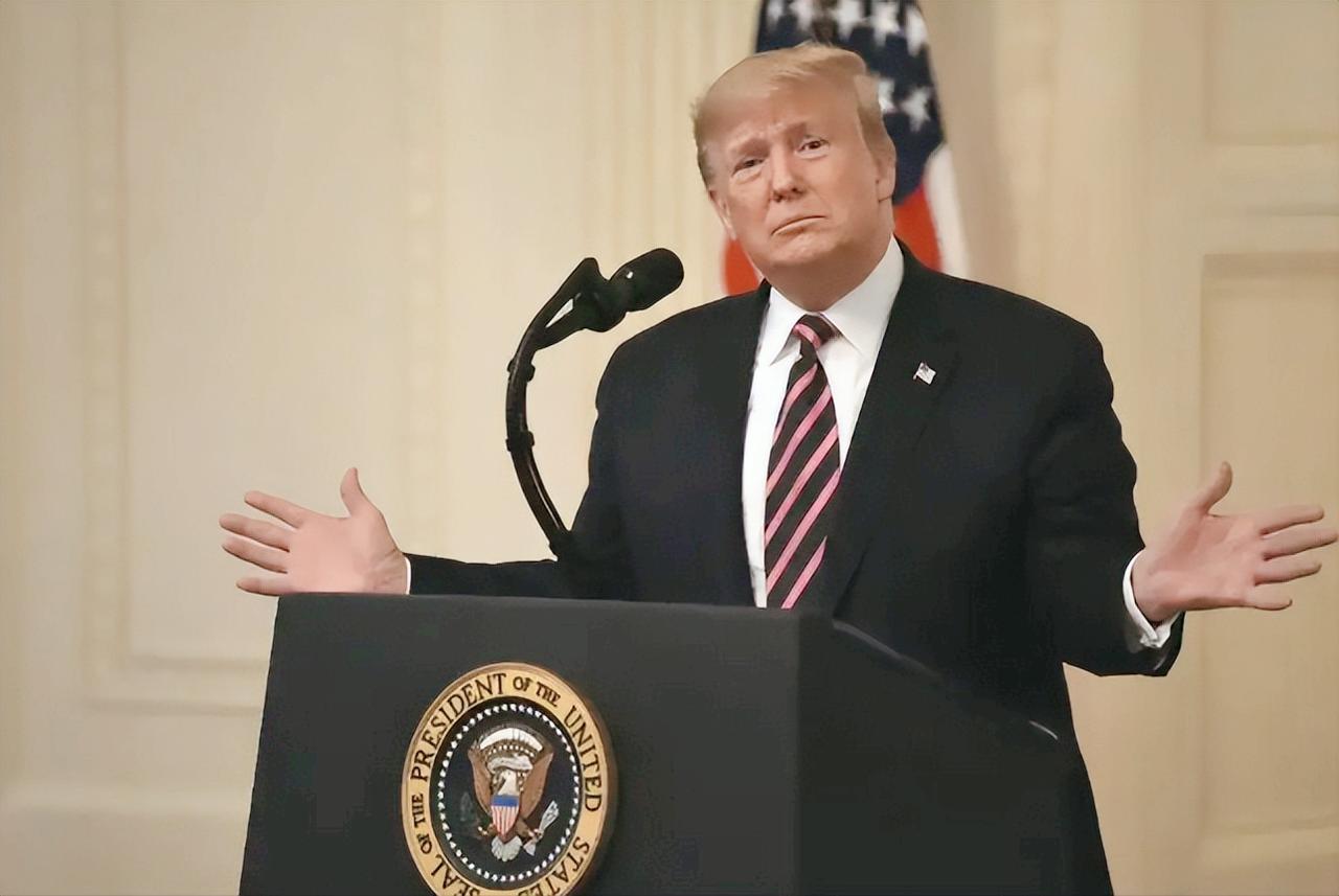 快80岁的特朗普，重返白宫没干成几件正事，盟友不听指挥，民众不买账，竟然还开始怀