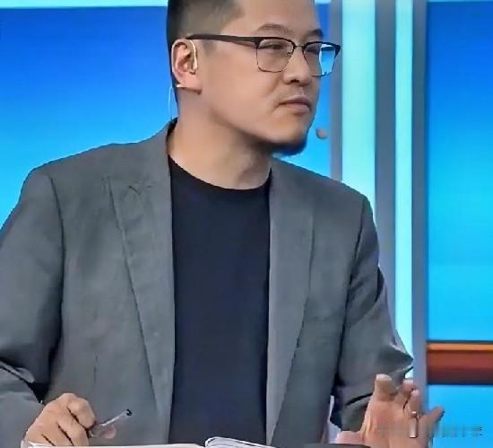 杨毅：不要对哈登有那么高的期待，那不现实。这是节目中，杨毅评论哈登时的观点，