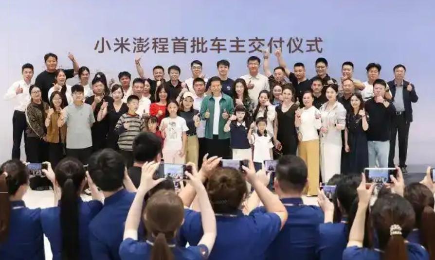 看来当网红确实容易上热搜。这不，这几天全是雷军的消息，一会儿是雷军去看苏超了，一