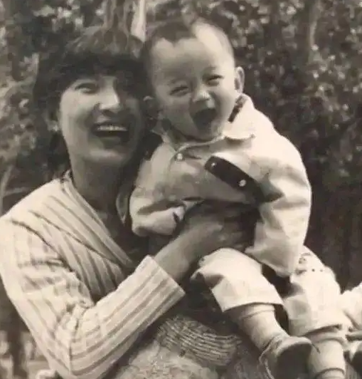 陕西一女子1988年丢了儿子，为了找娃，她跟丈夫离了婚，32年后，她终于在四川找