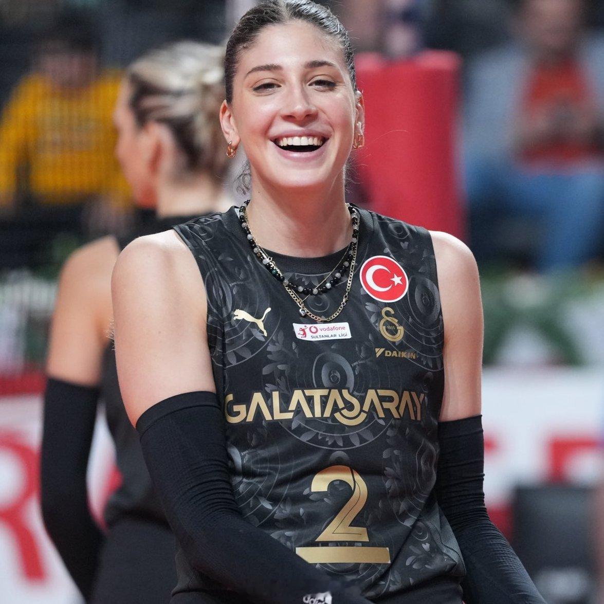 排球转会动态据土耳其媒体报道，加拉塔萨雷有望于本月与伊尔金签下续约合同；俱乐部