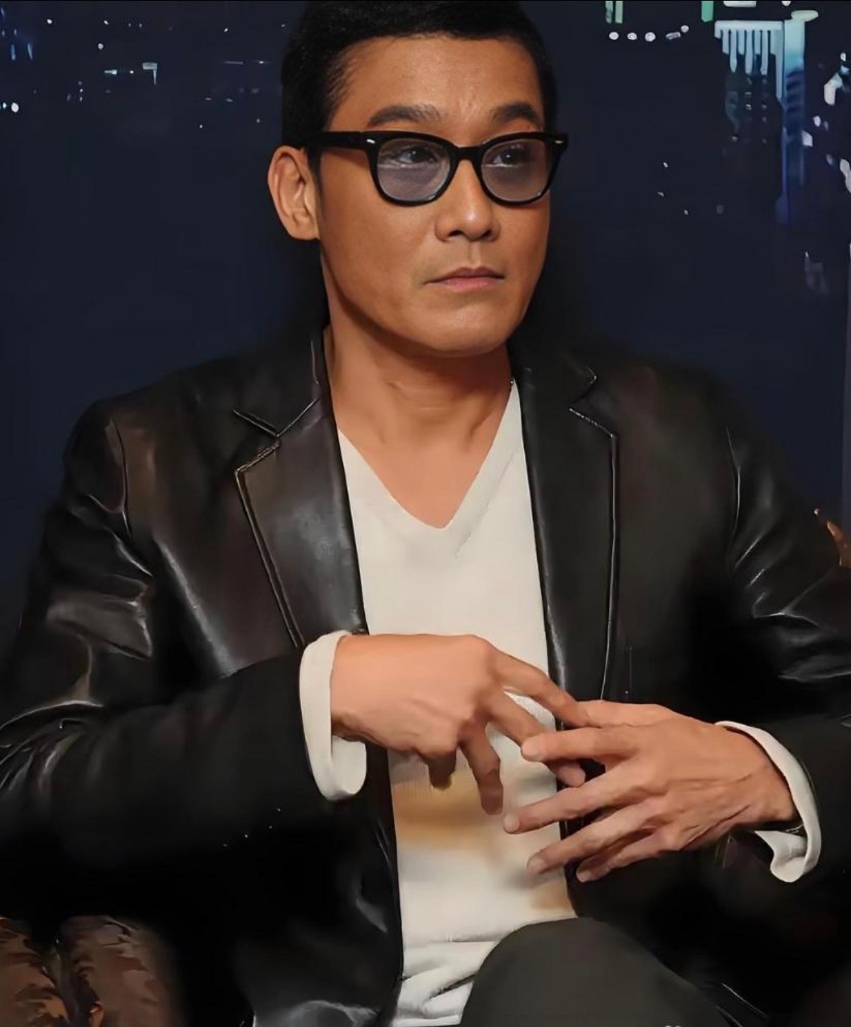 梁家辉早前的一段发言，又被网友翻出来刷爆了社交平台。视频里他说：“内地的朋友，如果来香港，你们会发现