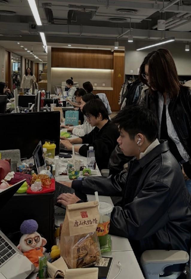 面试通过一个候选人，薪资期望15k，最低可接受13k。在领导表示13k没问题后，