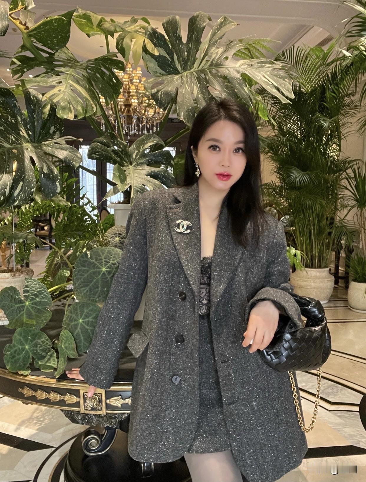 她们懂得爱与宽容，不会因失意自暴自弃，也不因别人错误心生怨恨，用温暖照亮身边人，