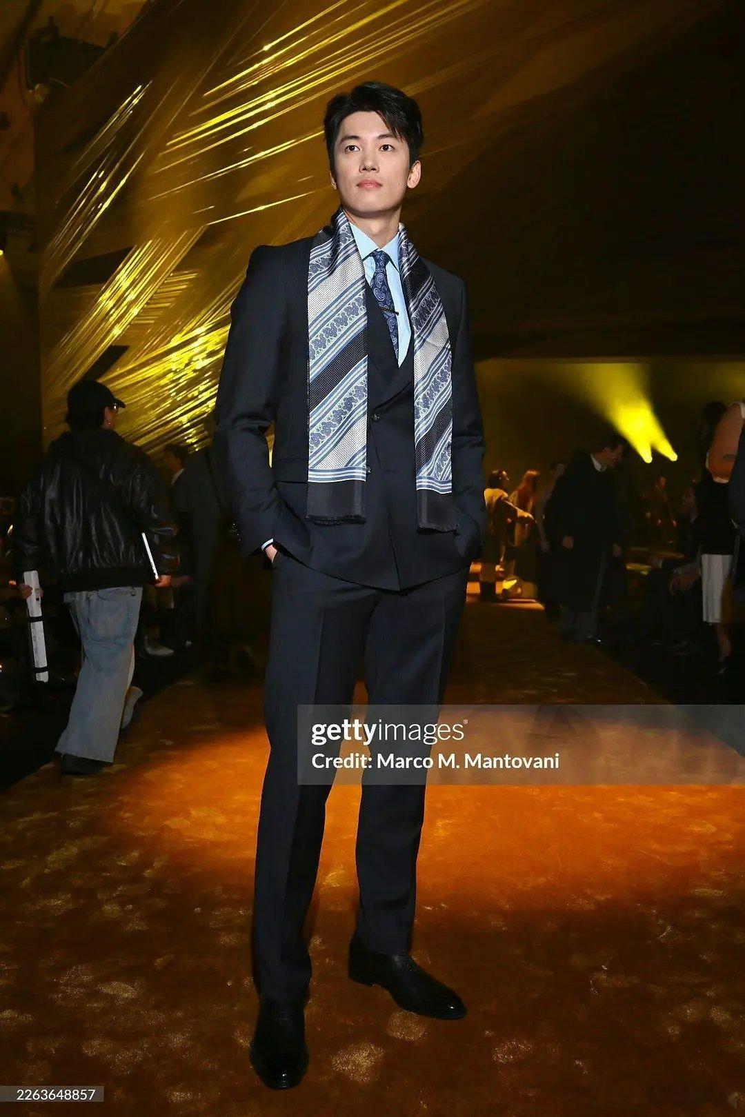 G社故意的吧，找死亡角度拍汪顺，身高191被拍成这样，还好汪顺身高和颜值扛打。